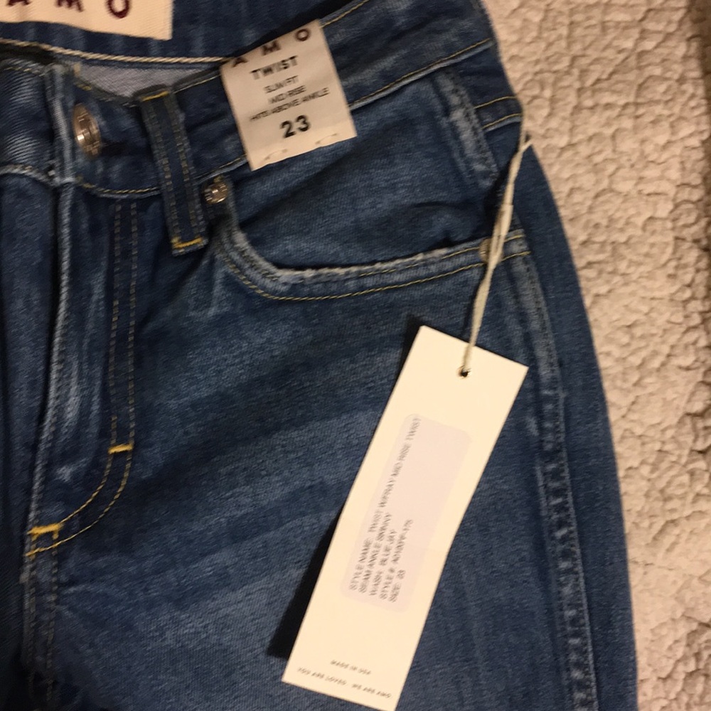 AMO
Twist Frayed Split Hem Skinny Jeans - Picture 5 of 5